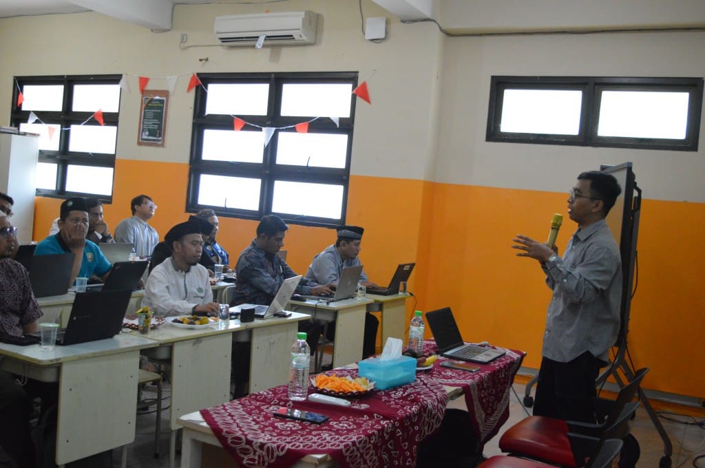 Ketika Guru Belajar Bersama AI: Menyiapkan Pembelajaran untuk Masa Depan
